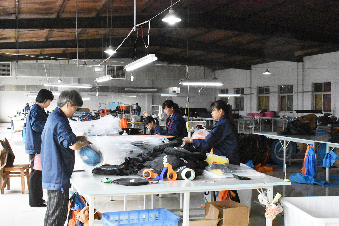 SHAOXING SHANGYU ENZE PHOTOGRAPHIC EQUIPMENT CO.,LTD. fabriek productielijn